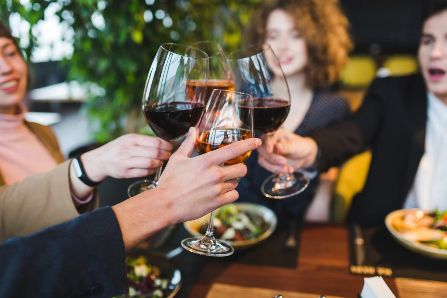 group-friends-eating-restaurant (1)