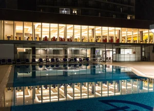 indoor_outdoor_pool_101