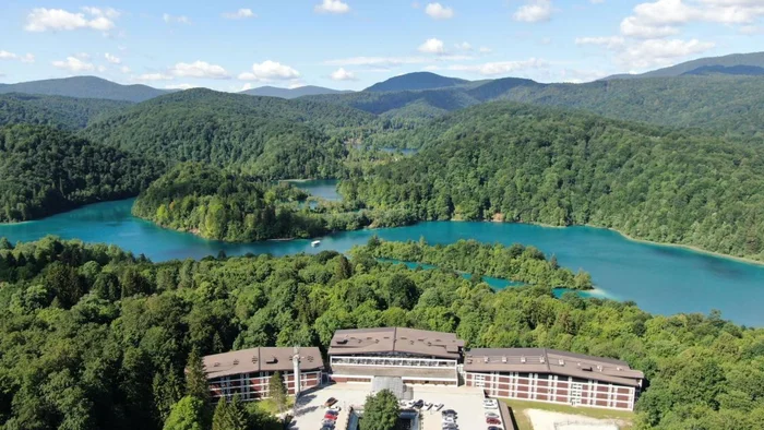 Hotel Jezero image