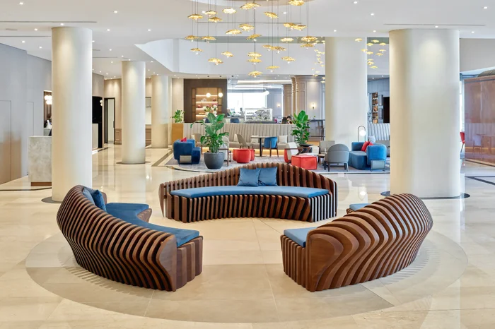 23061-07-17 Sheraton Zagreb lobby 10 2000px