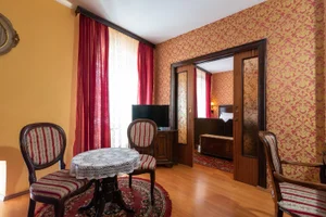 SUITE_8761