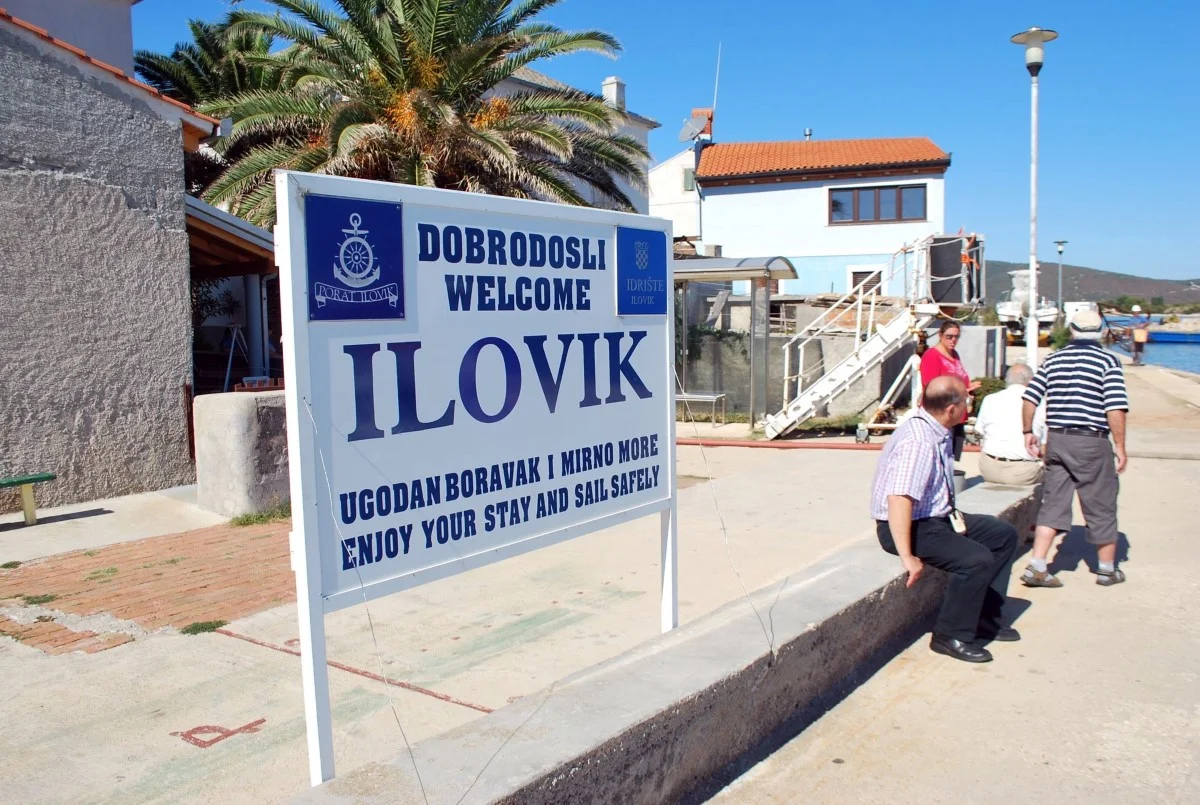 ilovik-island-welcome-board-croatia